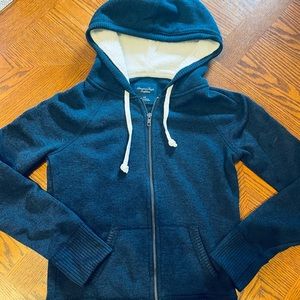 AE zip-up sweater. Like New.